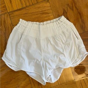 Lululemon Hotty Hot High-Rise Lined Short 2.5” (Size 4)
